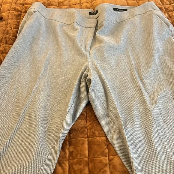 ✨3/$20 LOFT Light Gray Textured Pants - Picture 4 of 4